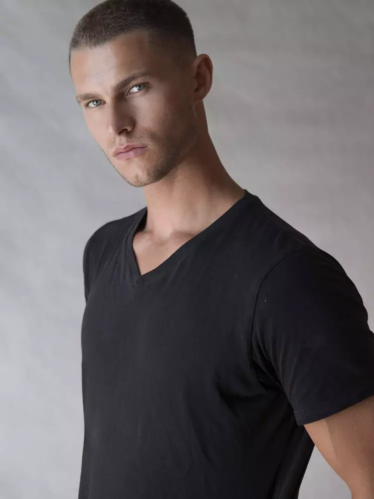 Các chữ số mới của Model Zach Grenenger