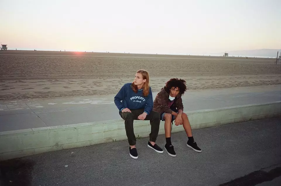 Tâm trạng tuổi teen là bài xã luận cho Pull & Bear với các người mẫu Luka Sabbat và Malcolm Lindberg được chụp bởi Henrik Purienne tại Bãi biển Venice. Trang điểm bởi Carolina Guzmán, được tạo kiểu bởi Alberto Murtrat và nhóm Pull & Bear.