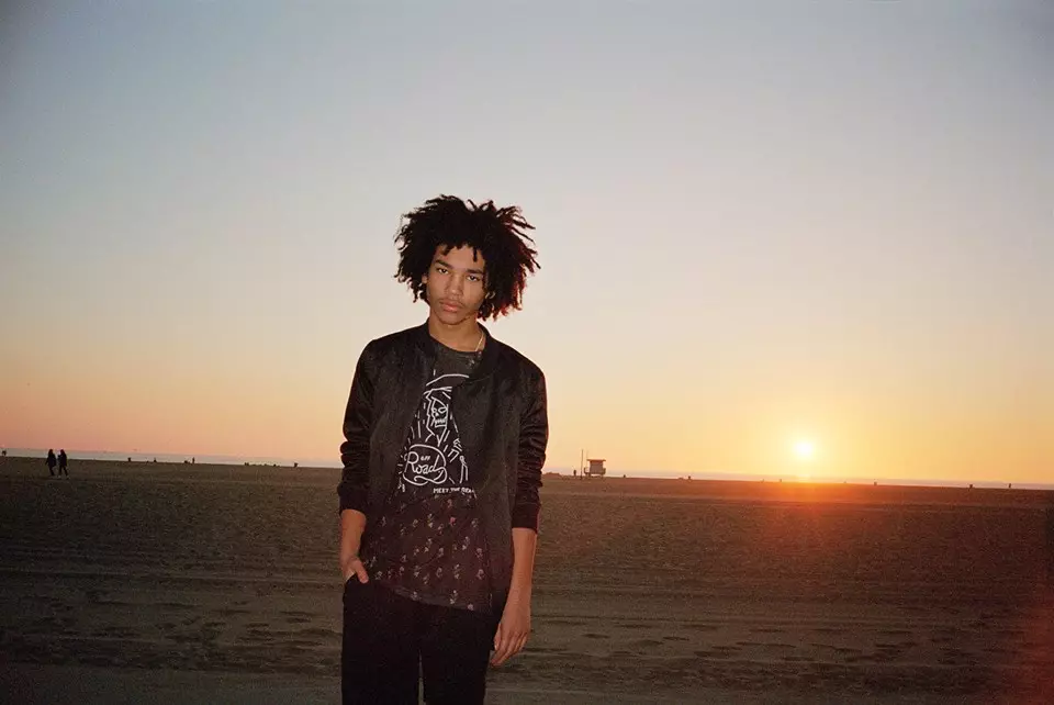 The Teen Mood se editoryal pou Pull&Bear ak modèl Luka Sabbat ak Malcolm Lindberg foto Henrik Purienne nan Venice Beach. Makiyaj pa Carolina Guzmán, estile pa Alberto Murtrat ak ekip Pull & Bear.