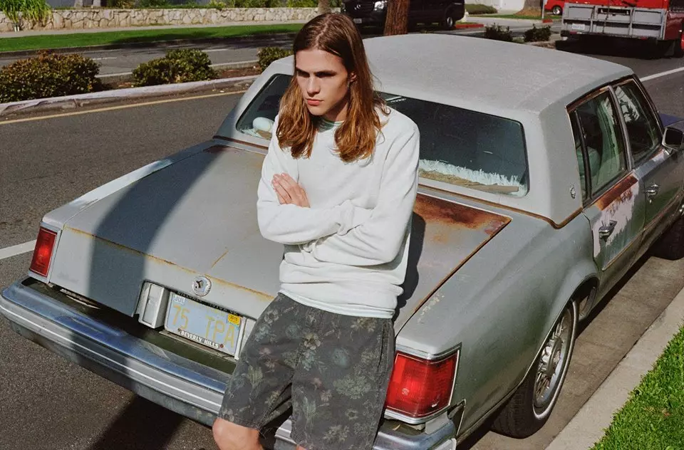 The Teen Mood är redaktionen för Pull&Bear med modellerna Luka Sabbat och Malcolm Lindberg fotograferad av Henrik Purienne på Venice Beach. Smink av Carolina Guzmán, stylad av Alberto Murtrat och Pull&Bear-teamet.