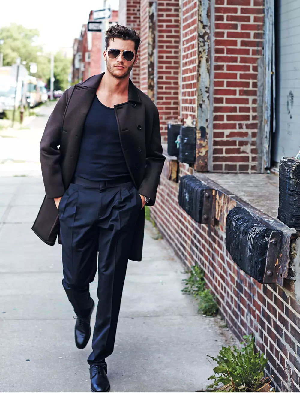 Model top Aurelien Muller di One Management dipotret oleh Fotografer Riccardo Vimercati untuk cerita “When in Brooklyn”, stylist: Romina Herrera Malatesta, dandan oleh Enrico Mariotti | Asisten Fotografer: Leonardo Ventura dan Sidney Bensimon | Asisten Penata Gaya: Carolyn Brennan, Caitlin Cowger dan Giorgia Fuzio | Pemeran: Roger Inniss | Produksi: Louis Agency