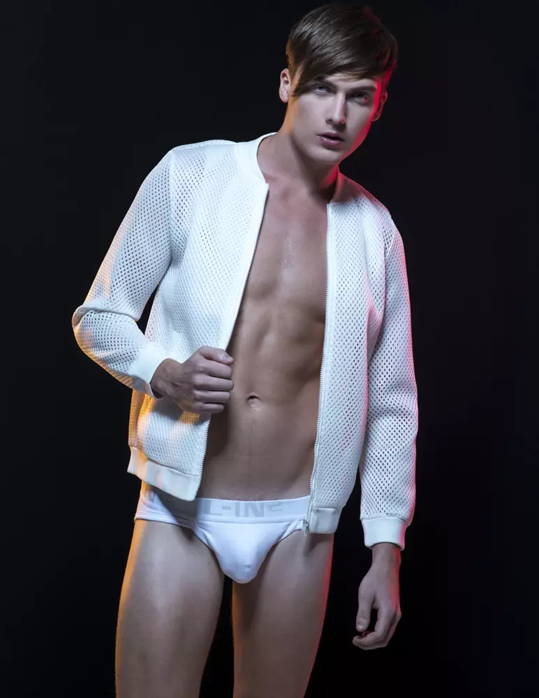 Die neue Underwear-Serie mit James Ford von DIVA Models, fotografiert von der in Singapur lebenden Fotografin Juliana Soo.