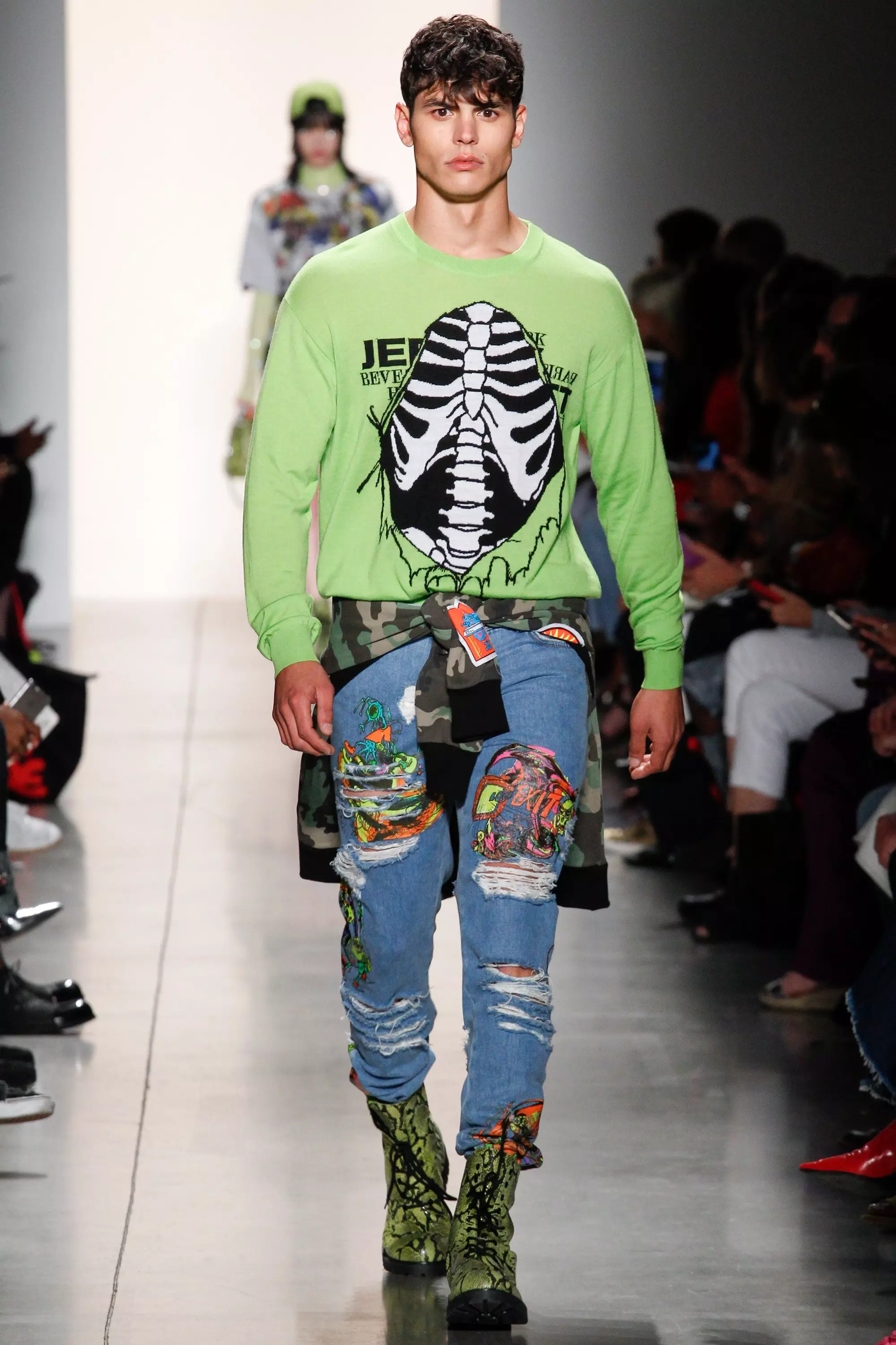 Jeremy Scott RTW Caij nplooj ntoos hlav: Lub caij ntuj sov 2018 New York3