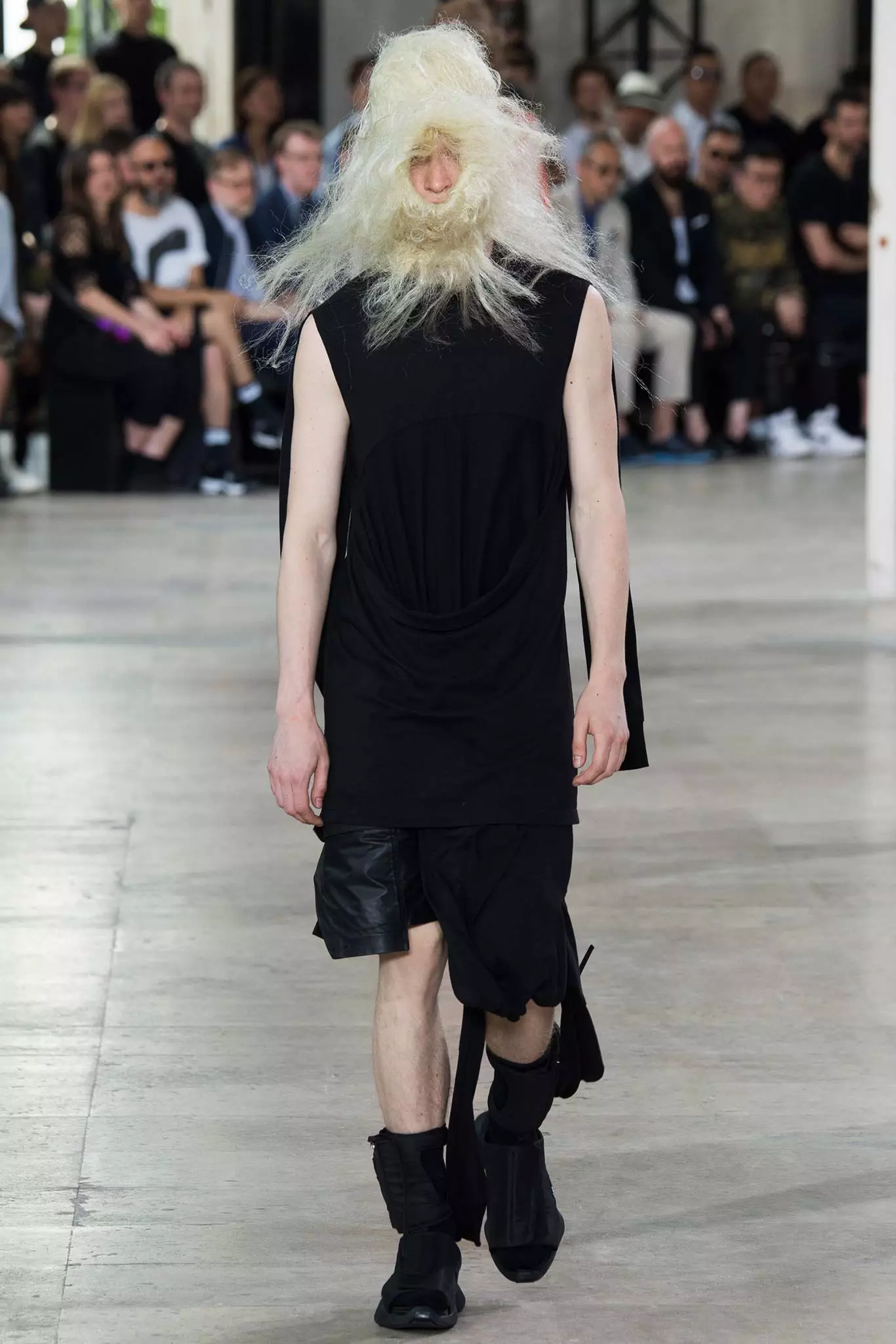 Мъжко облекло на Rick Owens пролет 2016332