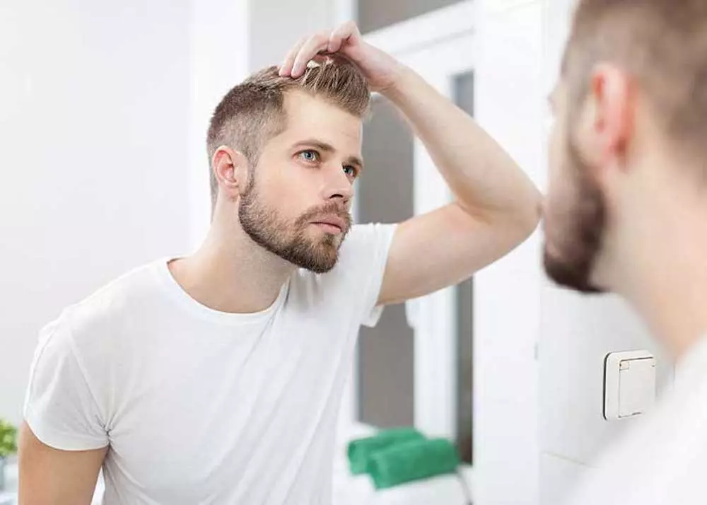 8 Fréi Unzeeche vun männlech Muster Baldness