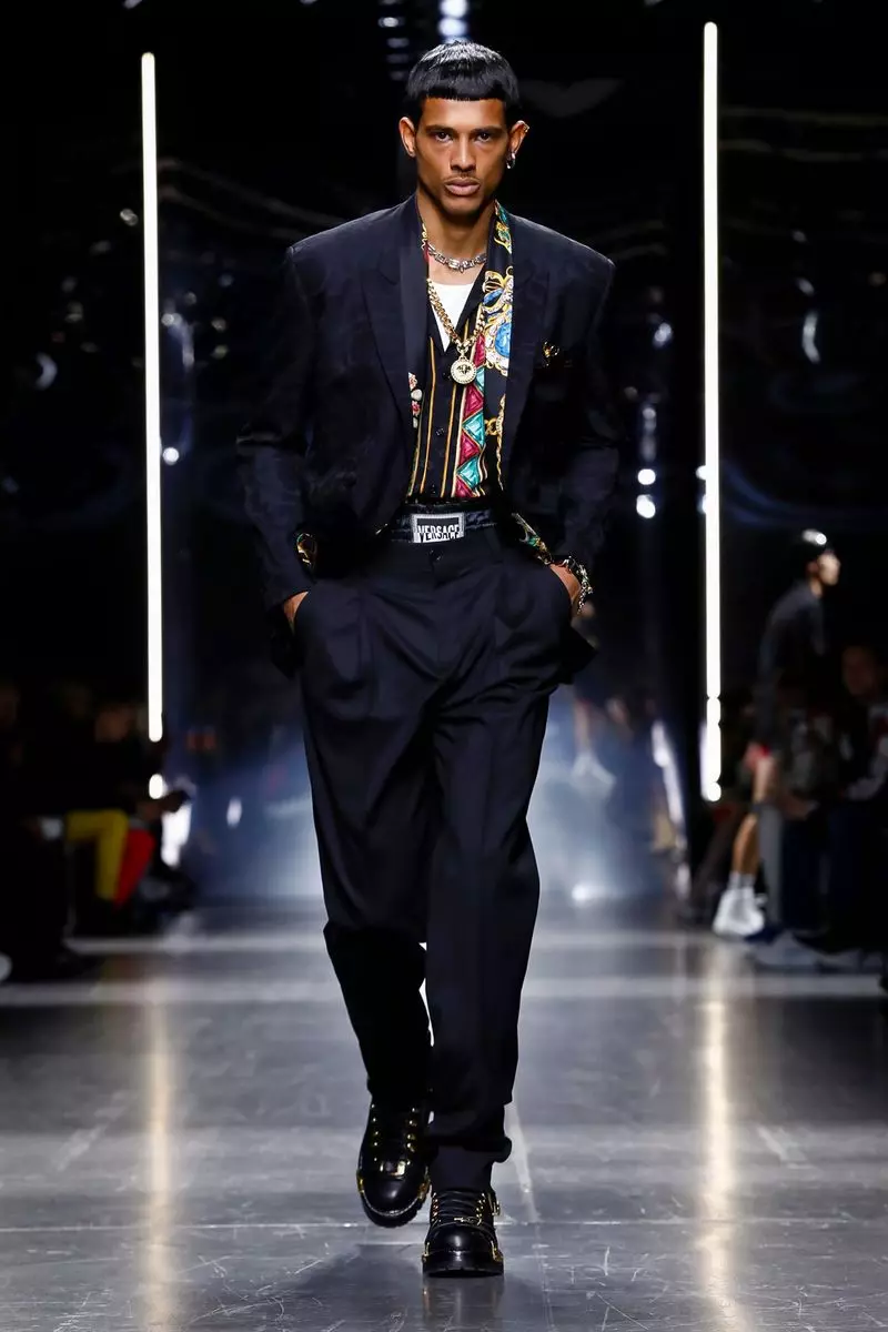 Versace የወንዶች ልብስ ክረምት ክረምት 2019 Milan16