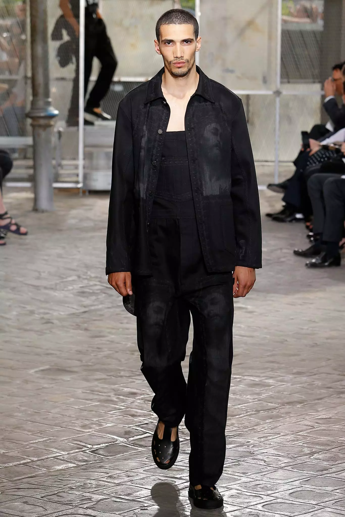 Givenchy Caij nplooj ntoos hlav 2016 Menswear 550