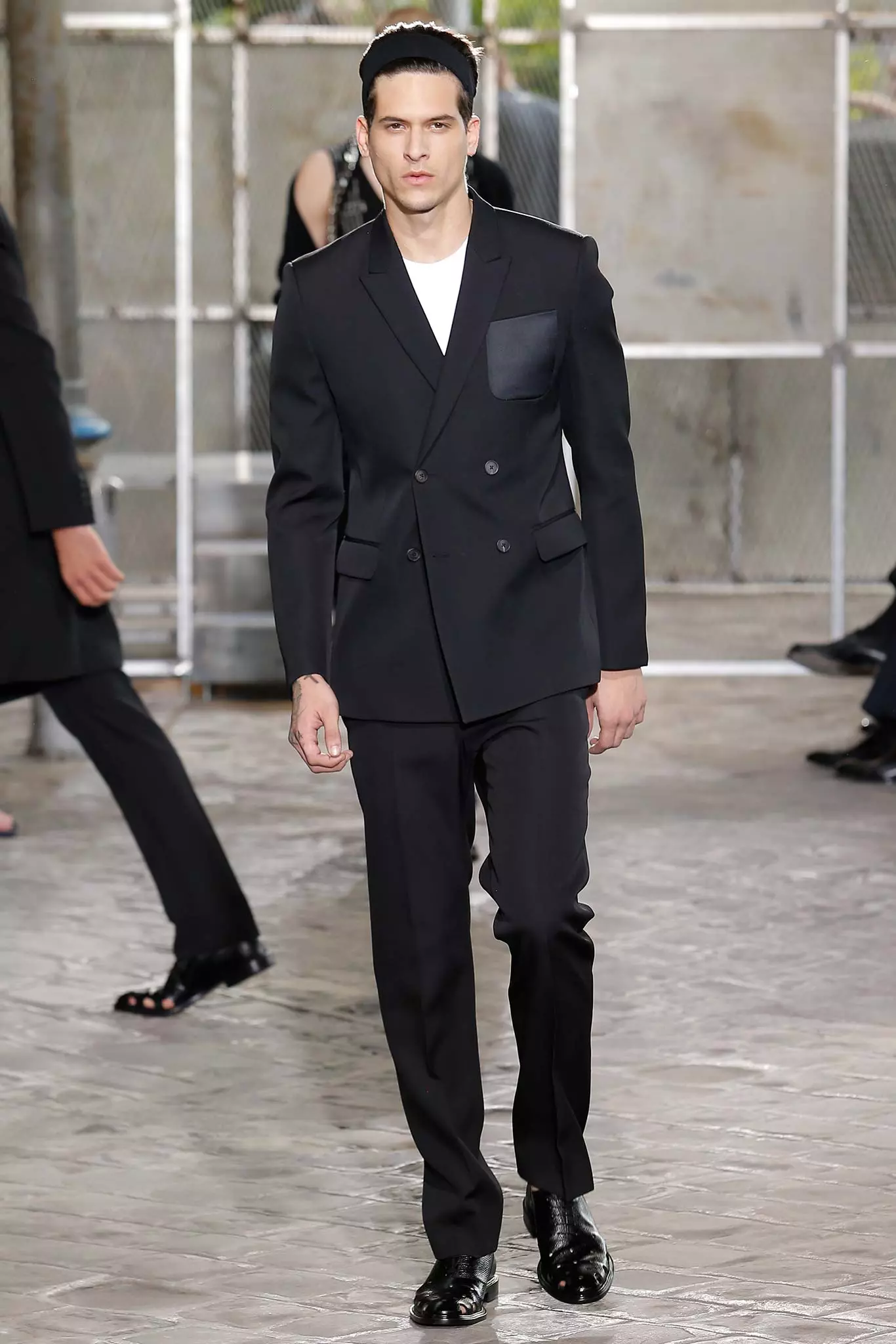 Givenchy 2016. gada pavasara vīriešu apģērbi587