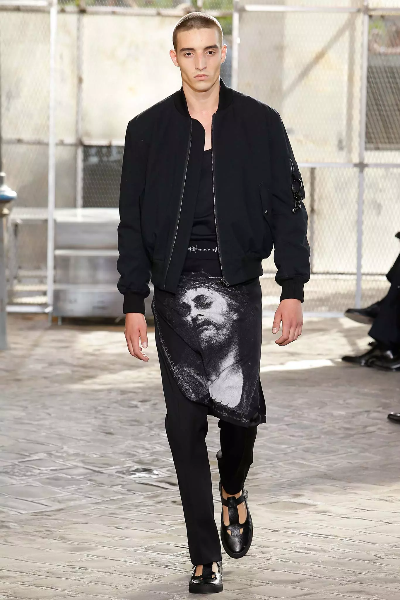 Givenchy 2016. gada pavasara vīriešu apģērbi546