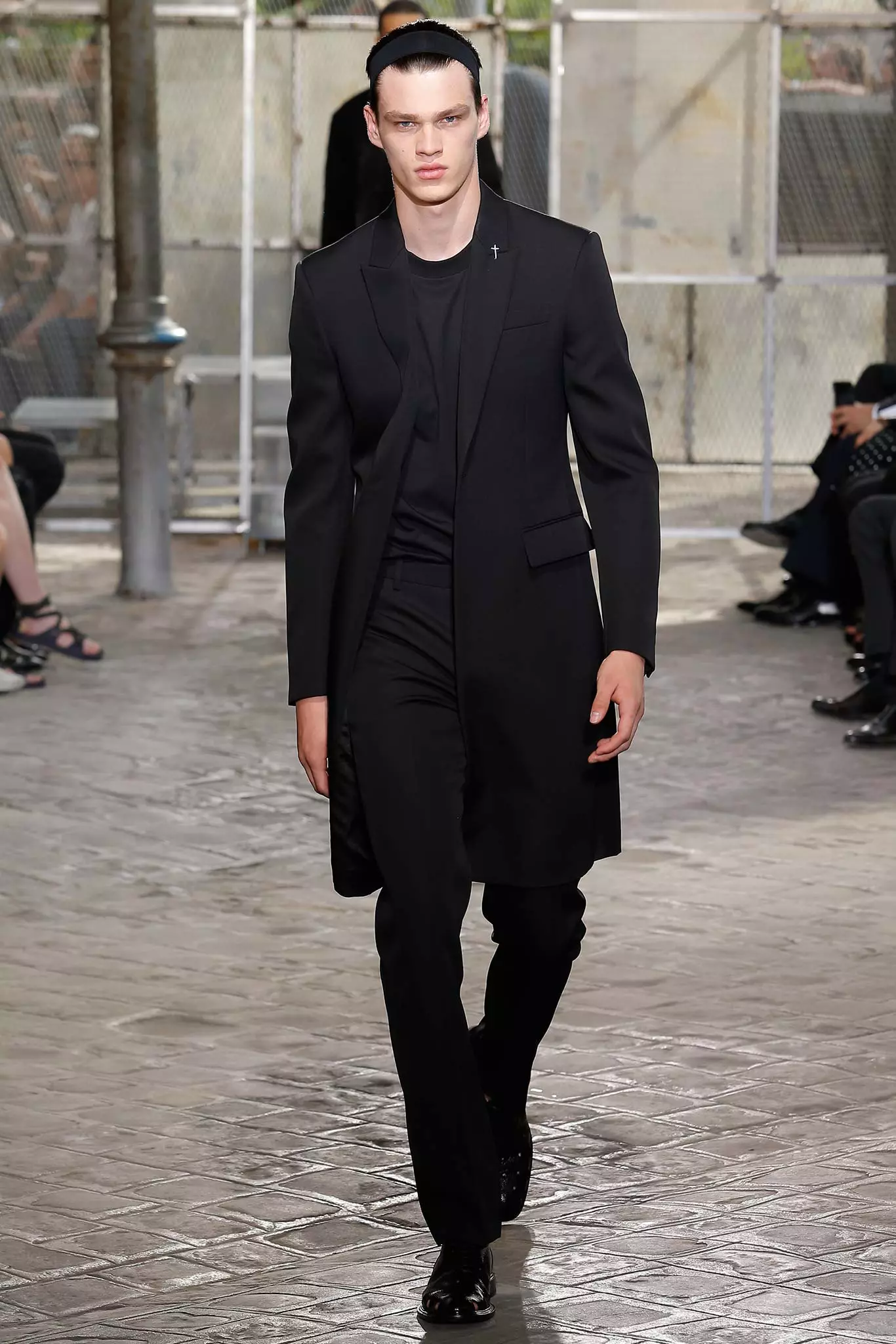 Givenchy Spring 2016 အမျိုးသားဝတ် ၅၄၉