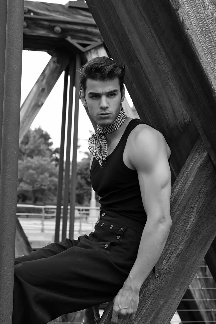 Model AF seksi asli California, Scott Gardner dalam 22 foto hebat yang dipancarkan oleh Thomas Synnamon yang berbakat di Pier 66