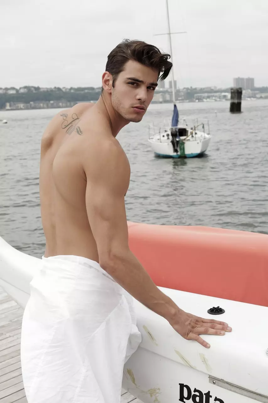 El sexy modelo de AF californiano Scott Gardner en 22 fantásticas fotos captadas por el talentoso Thomas Synnamon en el muelle 66