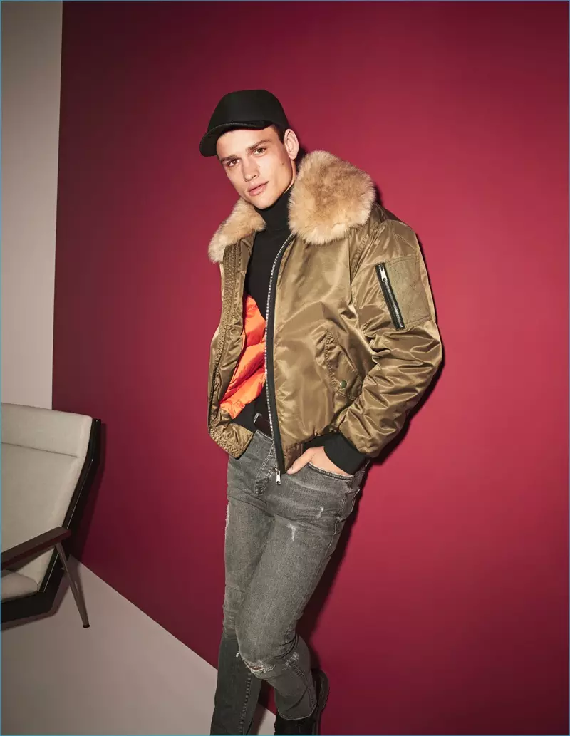 Top model Simon Nessman River Island 2015 Yaz/Yay Kampaniyasının qarşısındadır