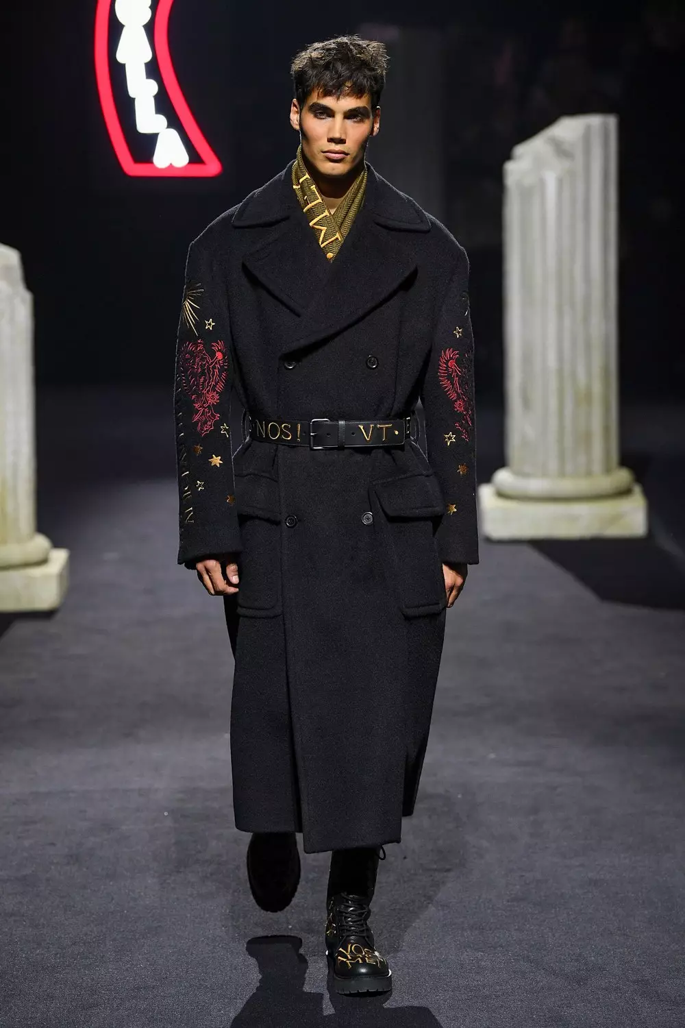 Moschino Menswear Kugwa Zima 2019 Rome25