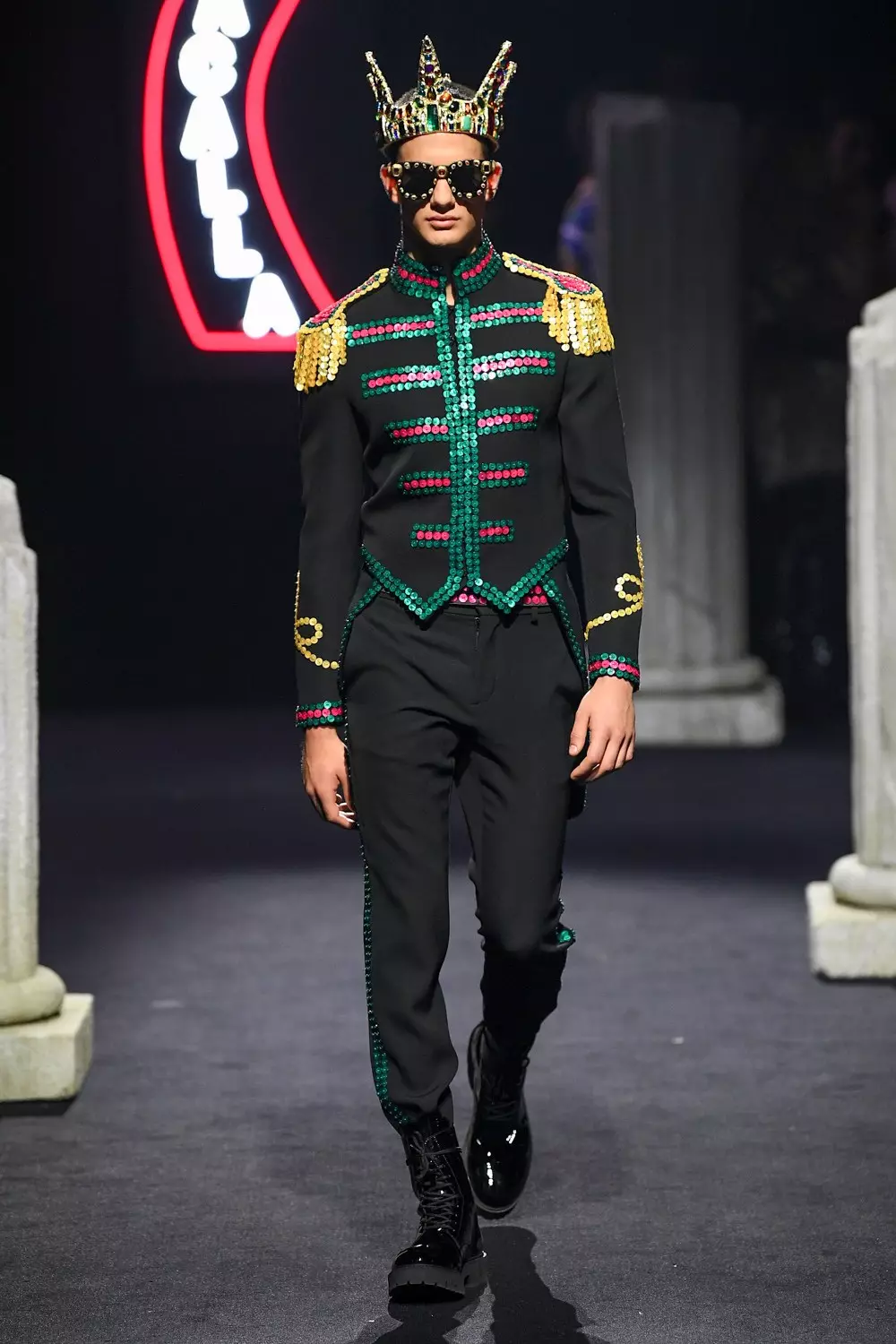 Moschino Vira Vesto Aŭtuno Vintro 2019 Rome30