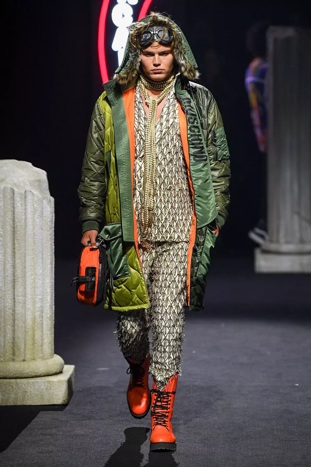 Moschino Menswear Kugwa Zima 2019 Rome44