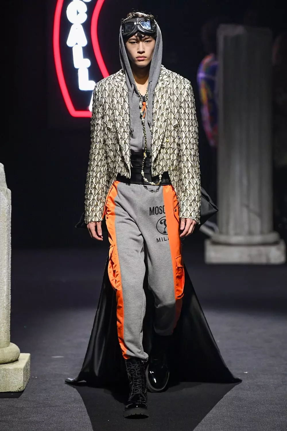 لباس مردانه Moschino پاییز زمستان 2019 Rome47