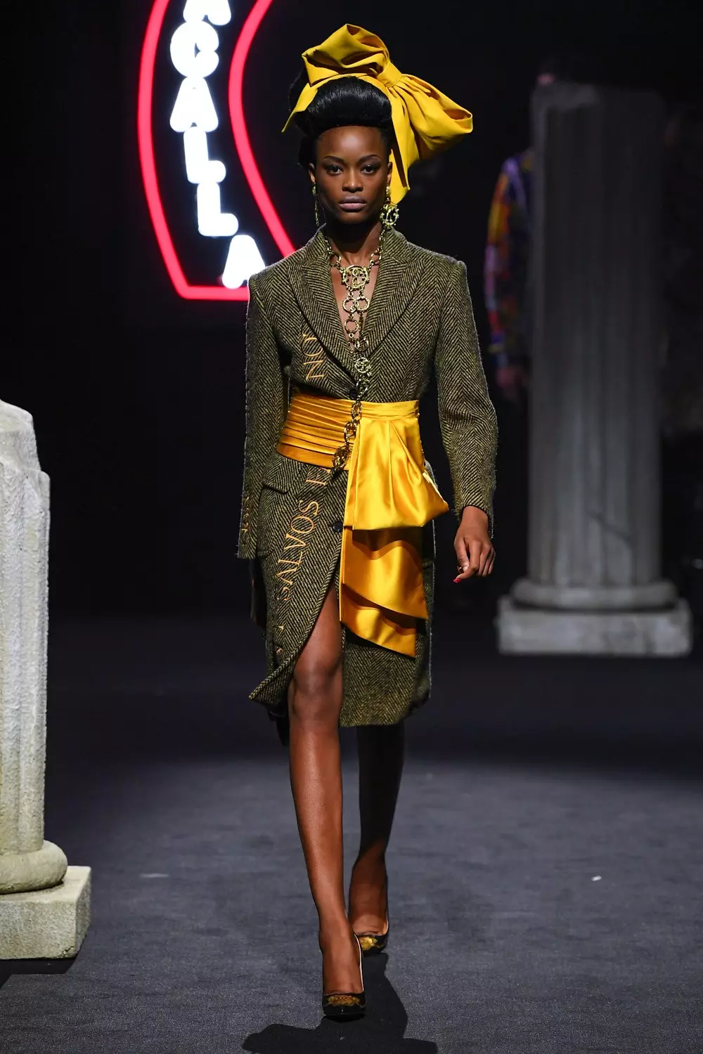 Imyenda ya Moschino Yimvura Yimbeho 2019 Rome3