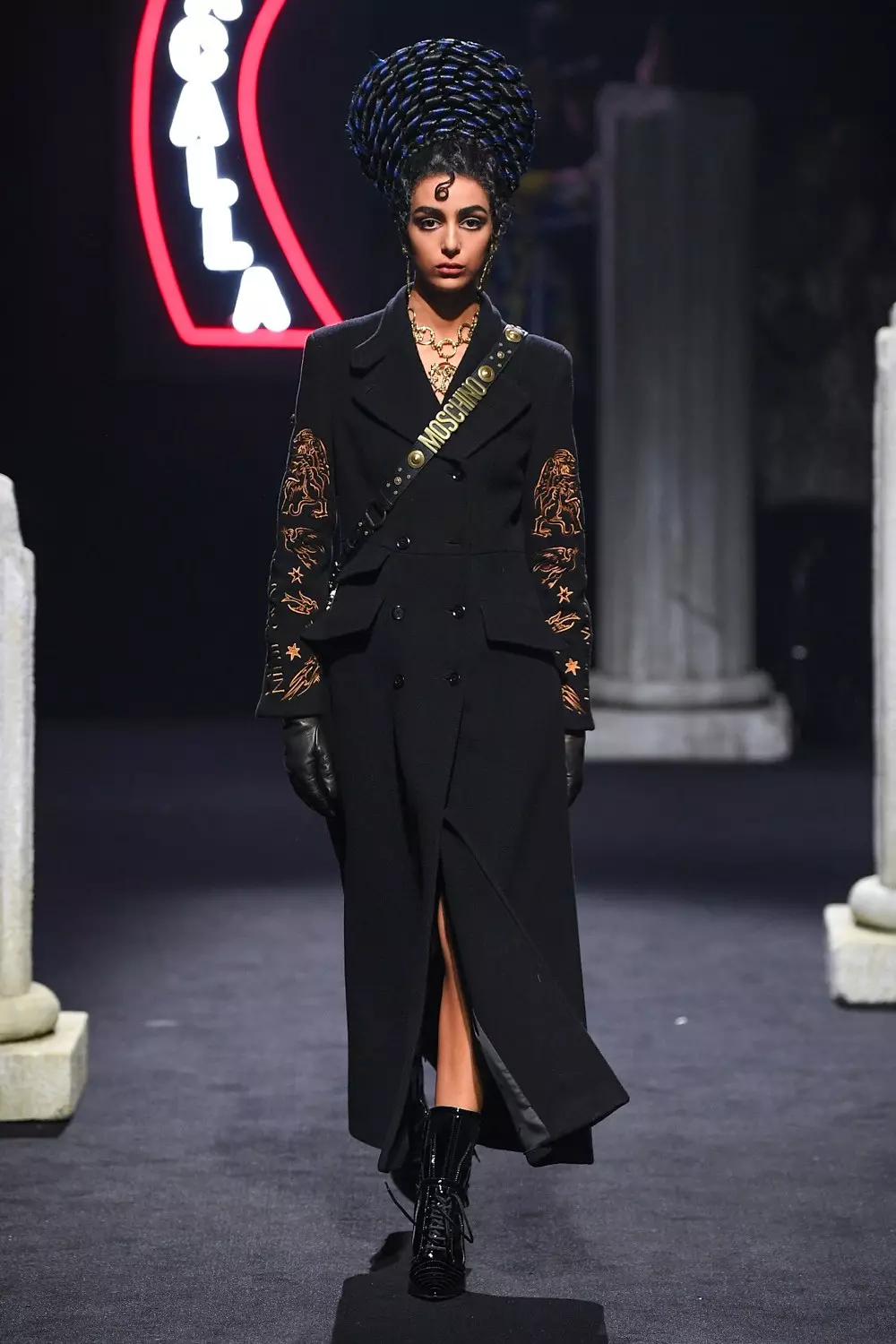 Akanjo lehilahy Moschino Fararano ririnina 2019 Rome6