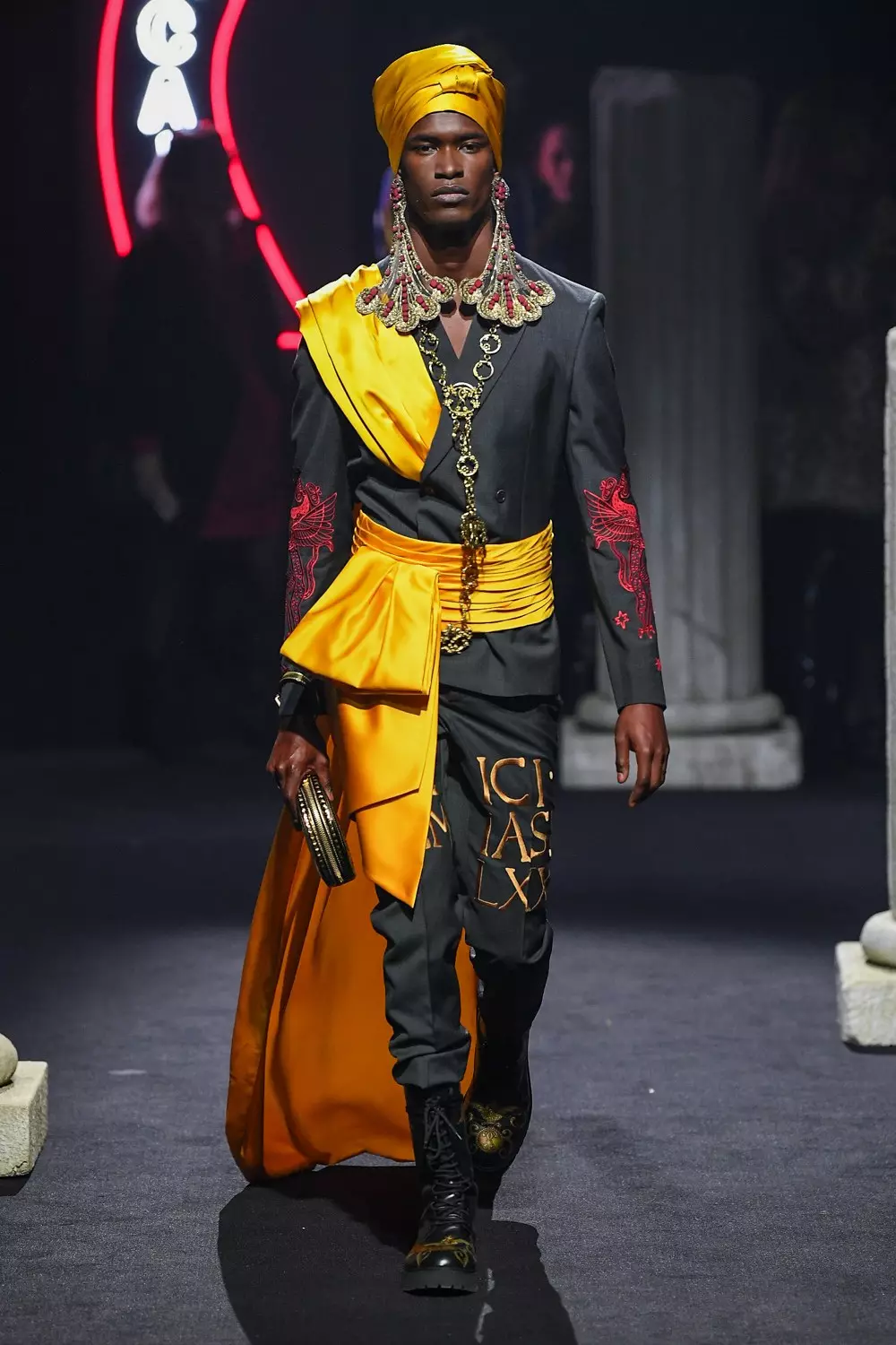 Moschino Menswear Kugwa Zima 2019 Rome14