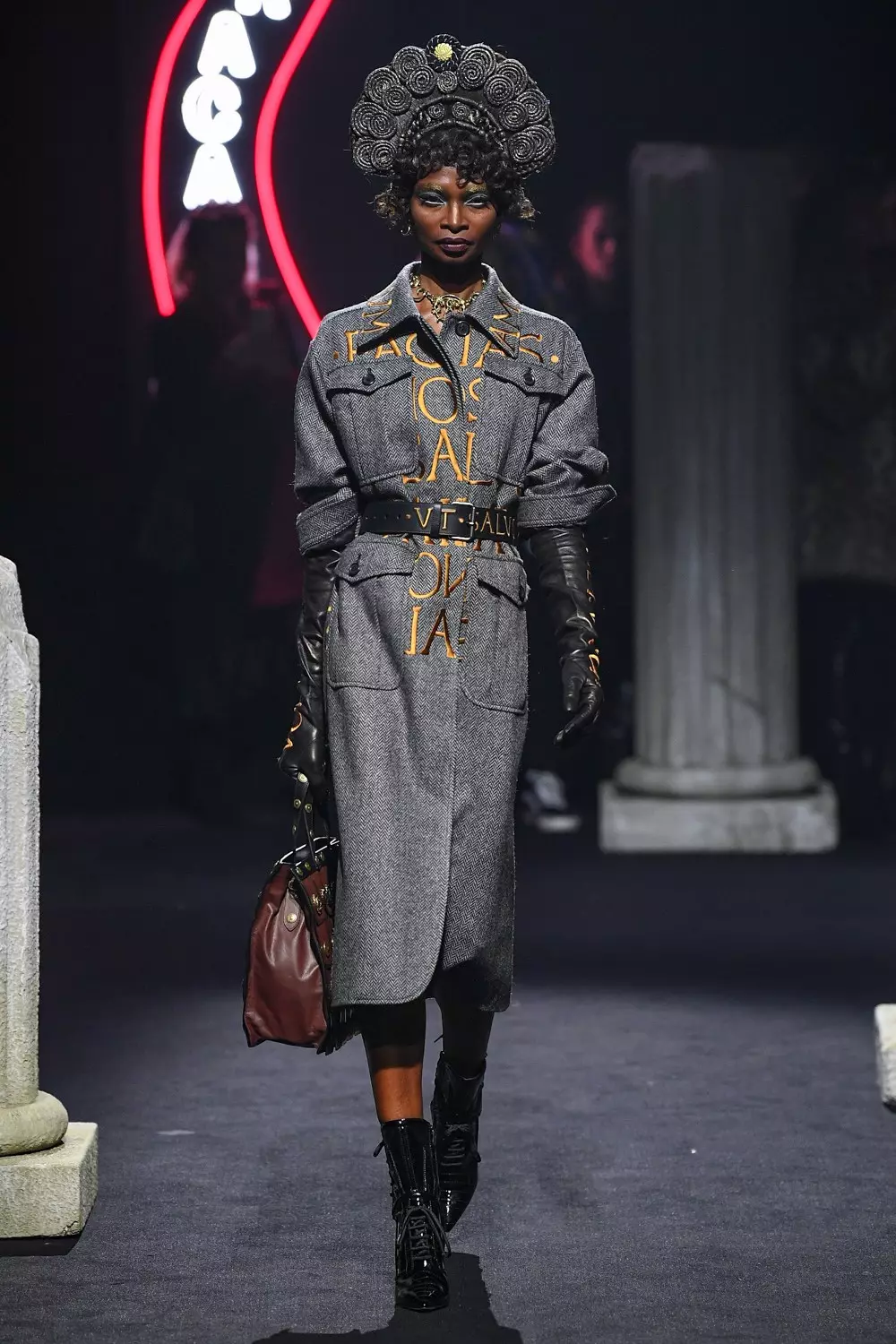 Moschino meesterõivad, sügistalv 2019 Rooma15