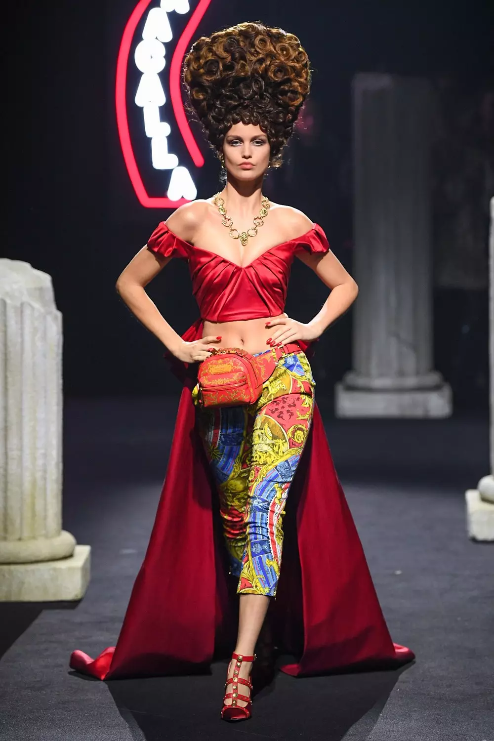 Moschino meesterõivad, sügistalv 2019, Rooma17