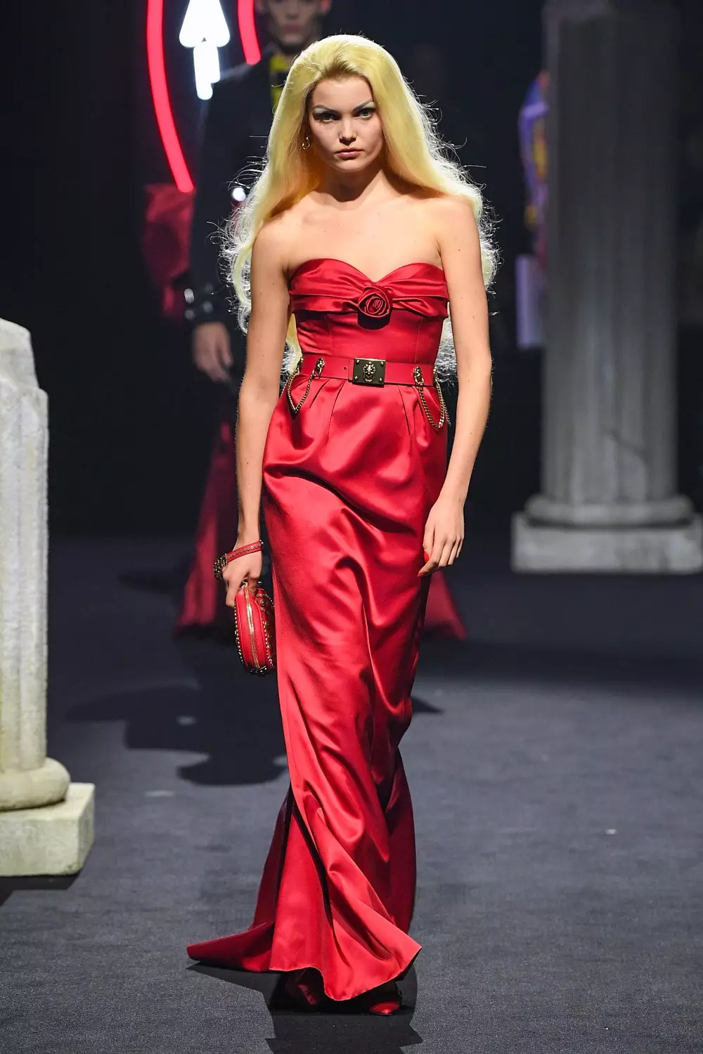 Moschino meesterõivad, sügistalv 2019 Rooma22