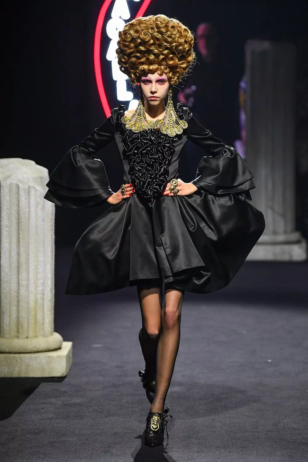 Moschino meesterõivad, sügistalv 2019 Rooma26