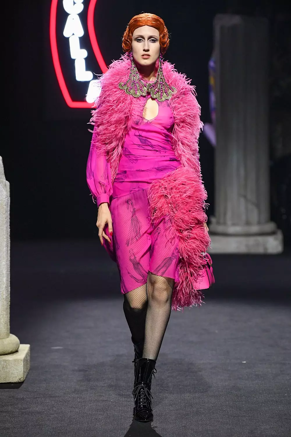 Moschino meesterõivad, sügistalv 2019 Rooma28