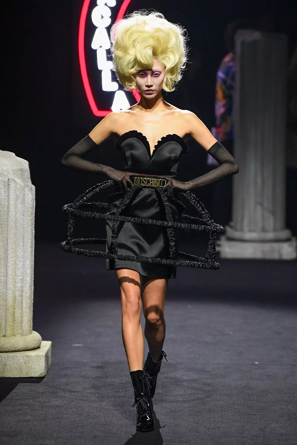 Imyenda ya Moschino Yimvura Yimbeho 2019 Rome32