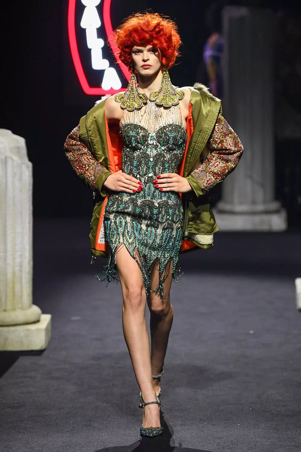 Moschino meesterõivad, sügistalv 2019, Rooma37