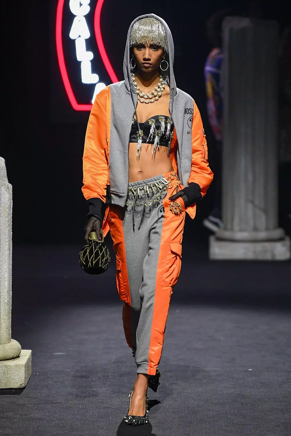 Moschino Vira Vesto Aŭtuno Vintro 2019 Rome45