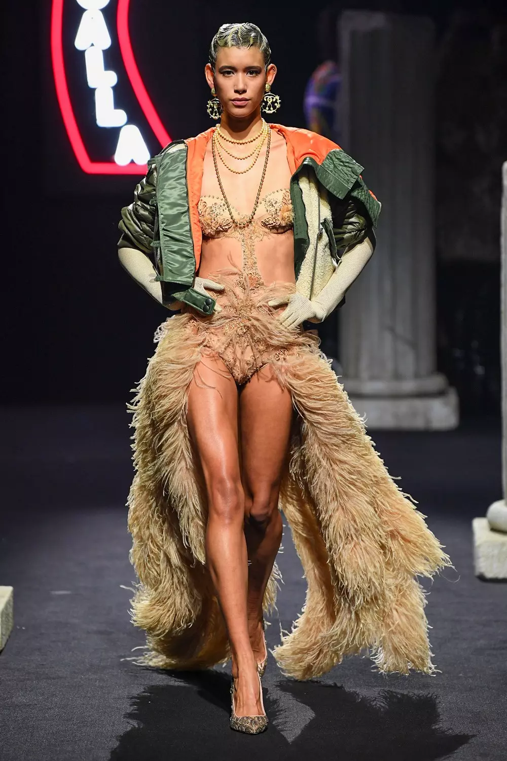 Moschino Menswear Kugwa Zima 2019 Rome46