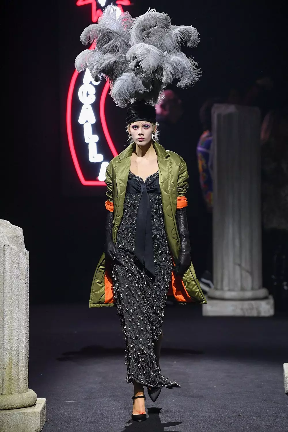 Moschino meesterõivad, sügistalv 2019, Rooma52