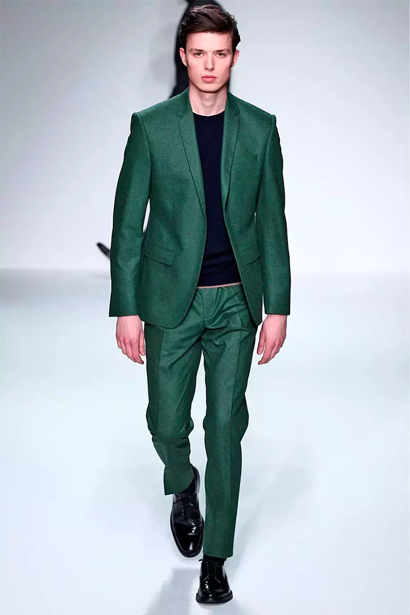 Mr start. Зеленый костюм. Темно зеленый костюм. Темно-зеленый костюм мужской. Зелёныйкостюм мужской.
