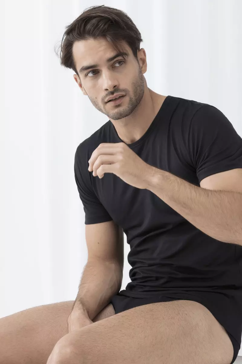 Aleksandar Rusić para el catálogo Mey Bodywear A / W 2020