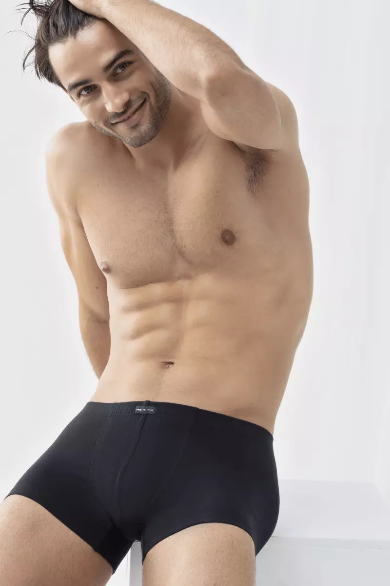 Aleksandar Rusić para el catálogo Mey Bodywear A / W 2020