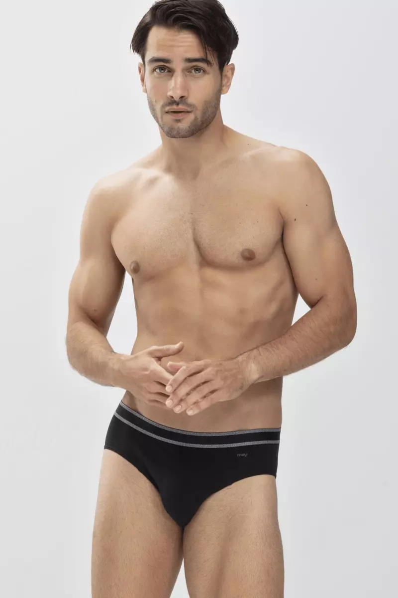 Aleksandar Rusić para el catálogo Mey Bodywear A / W 2020