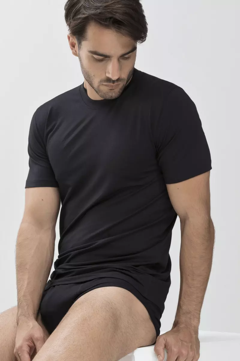 Aleksandar Rusić para el catálogo Mey Bodywear A / W 2020