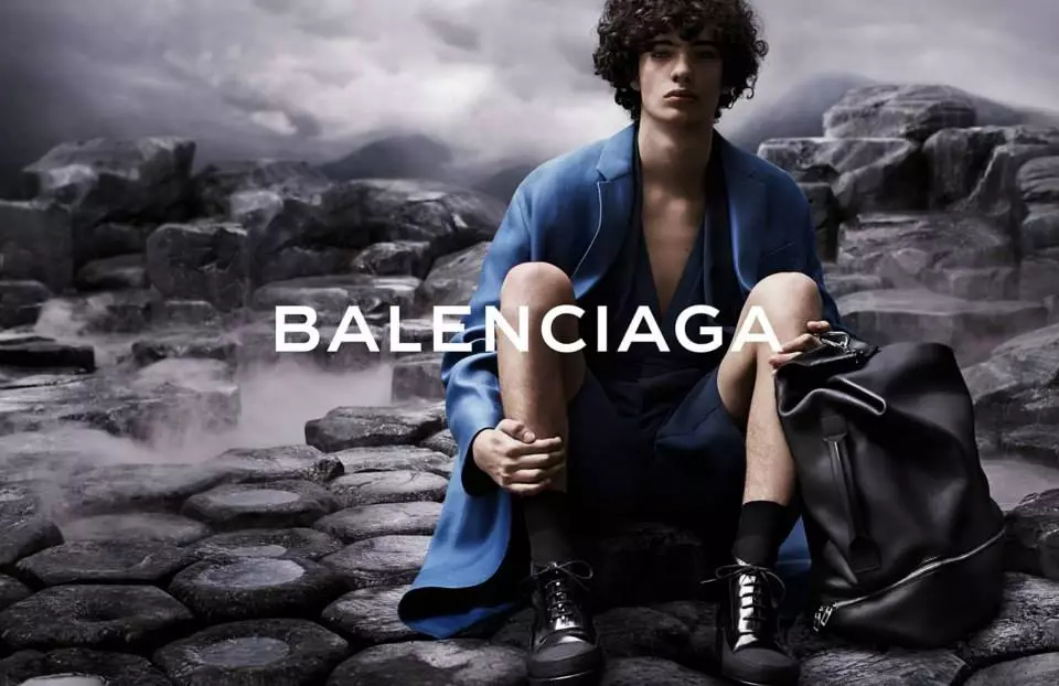 Le top model Piero Mendez est en tête de la nouvelle campagne 2015 pour Balenciaga.