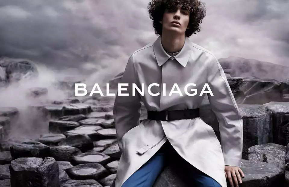 Top Model Piero Mendez ji bo Balenciaga kampanyaya nû ya 2015-an li pêş e.