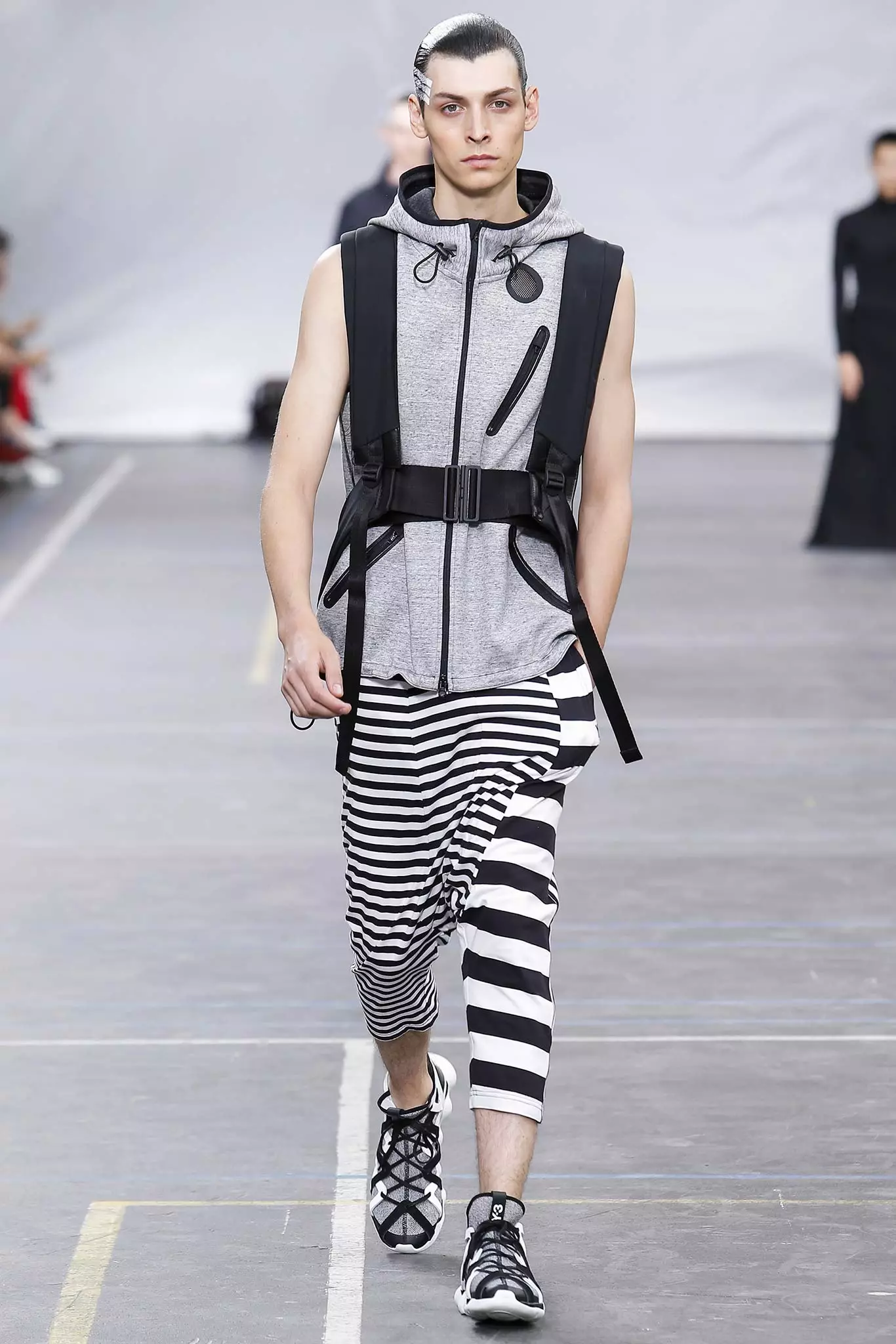 Y-3 Spring 2016 Tufafin maza194