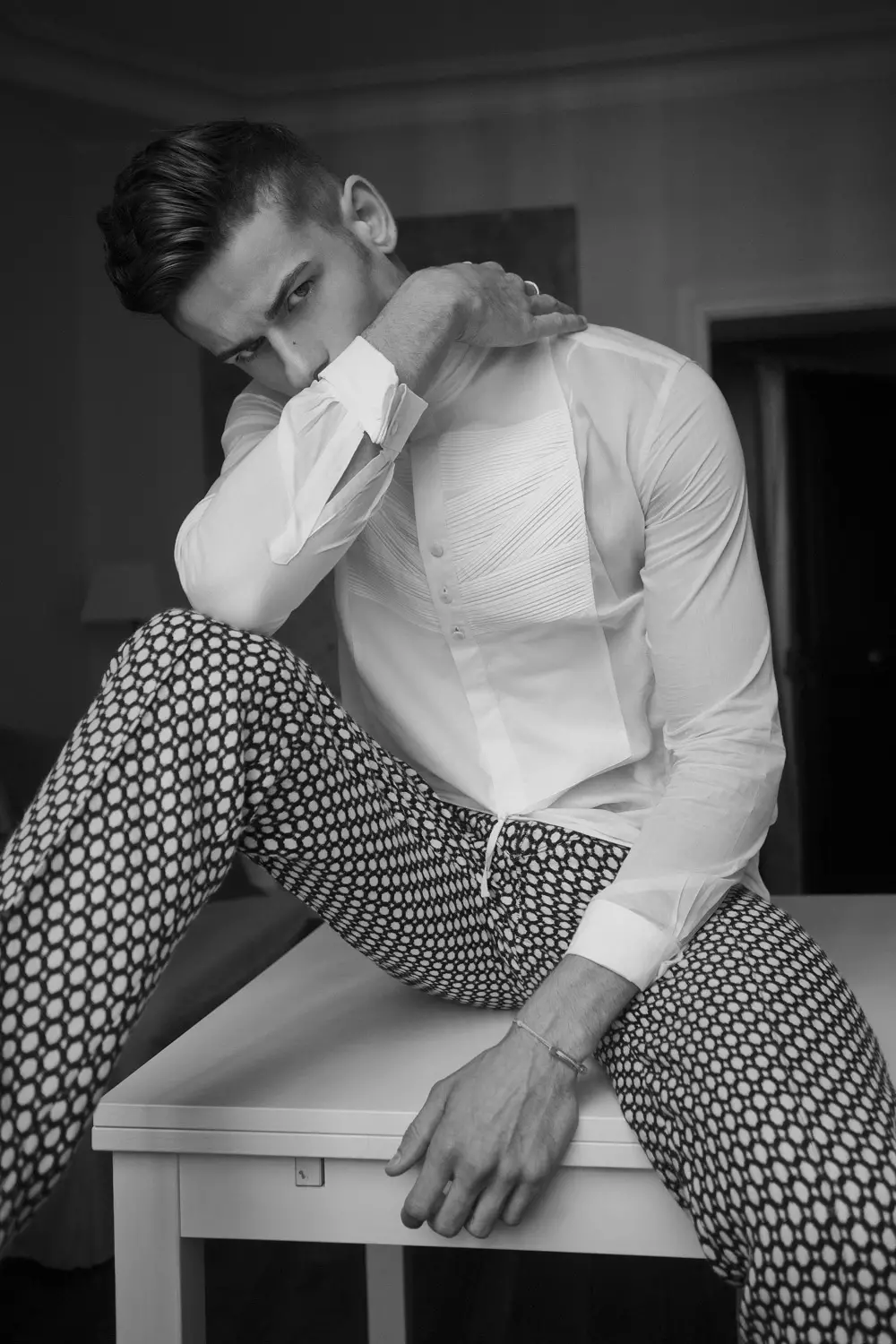 Tristan Perez-Goddard és la nova musa de Sean P. Watters. Tristan que porta tota la roba i les joies de Marc-Antoine Barrois és la nova generació de models signats per Studio KLRP.