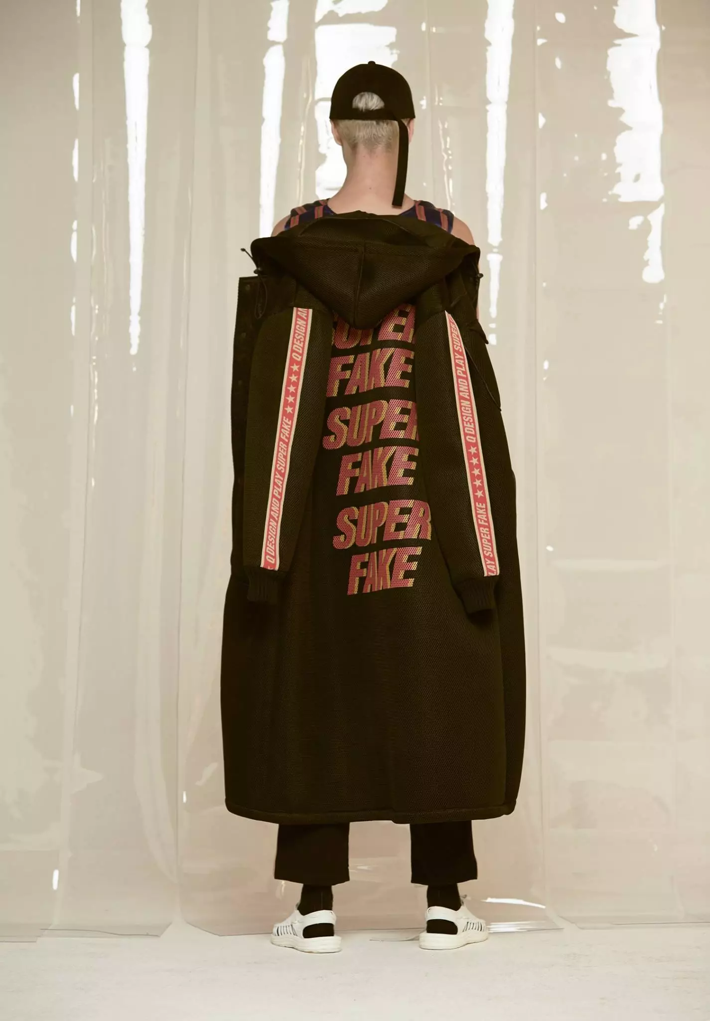 Q 디자인 및 플레이 AW17 SUPERFAKE12