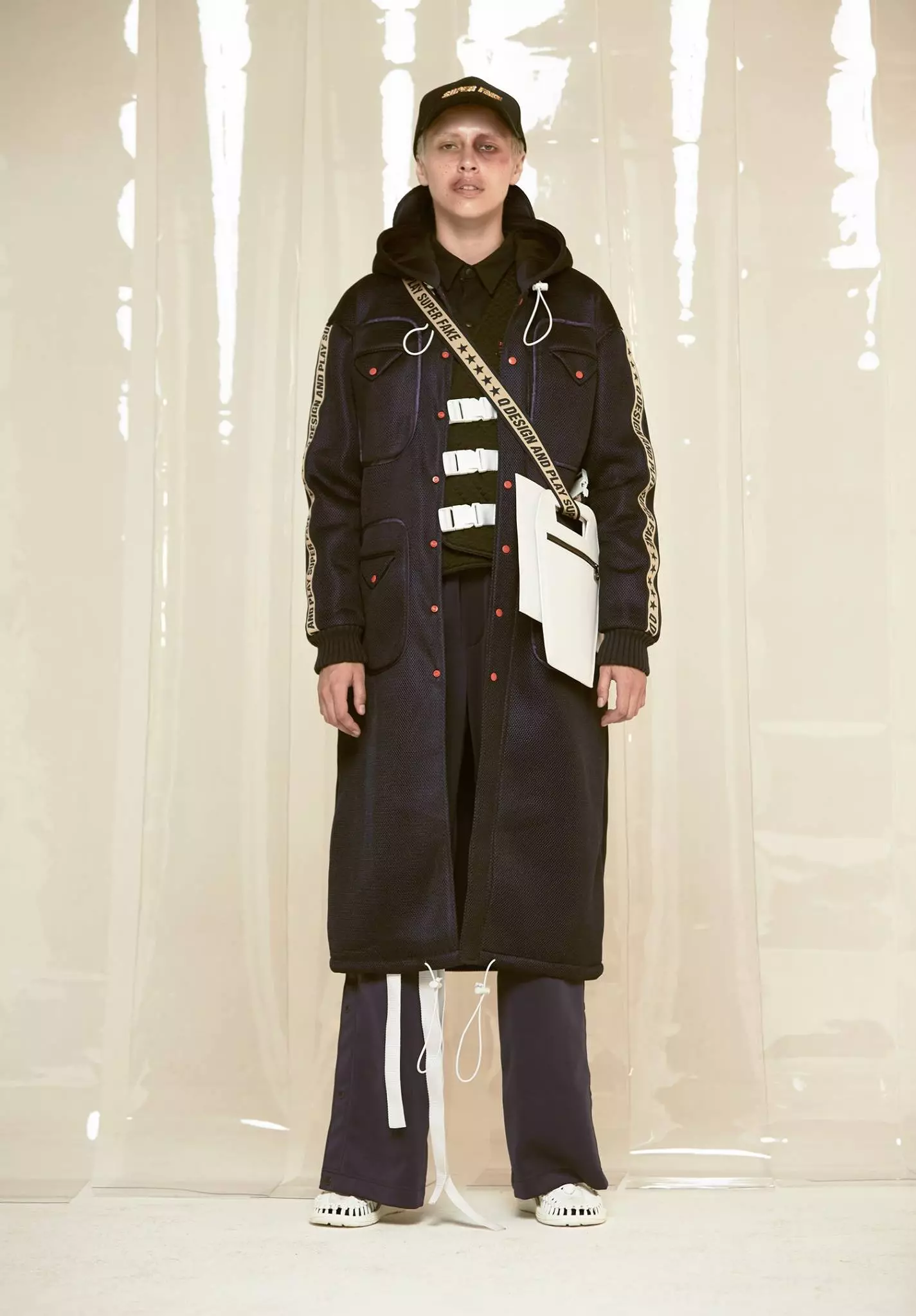 Q 디자인 및 플레이 AW17 SUPERFAKE21