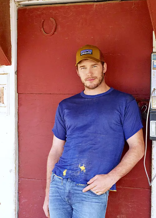 Bu özellik ilk olarak InStyle'ın Eylül 2016 sayısında yayınlandı. Chris Pratt'in daha özel fotoğraflarını görmek ve röportajının tamamını okumak için