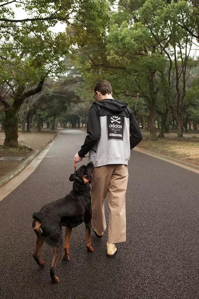 Druga sezona u saradnji sa japanskom etiketom, Neighbourhood, ikona adidas Originals nasleđa udružuje se sa prepoznatljivim vizuelnim identitetom NEIGHBORHOOD-a. Pokreće u subotu 21. februara. Za više informacija kontaktirajte naš tim za korisničku podršku na info@endclothing.co.uk ili nazovite 0191 231 3983