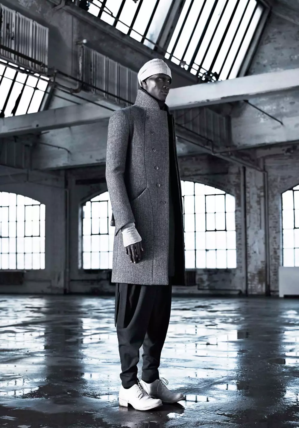 «Seeking Aether» (πειραματική συλλογή ενδυμάτων: InAisce FW 13/14 Ανδρική συλλογή με πρόσφυγα από το Νότιο Σουδάν και πρώην παιδί στρατιώτη που έγινε ηθοποιός και μοντέλο Ger Duany