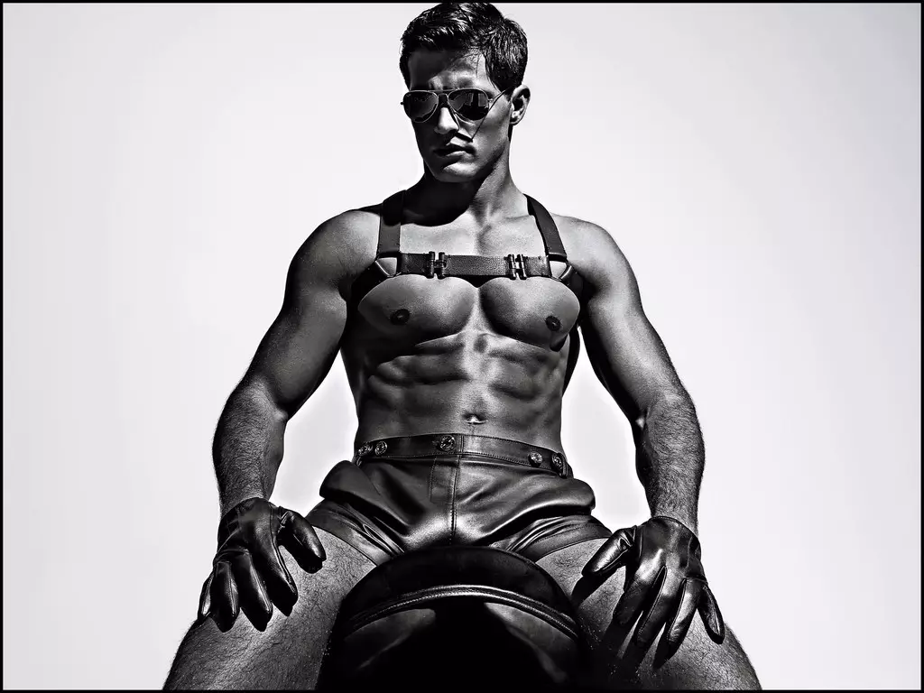 charliebymz គំនិតគណបក្សខ្មៅ។