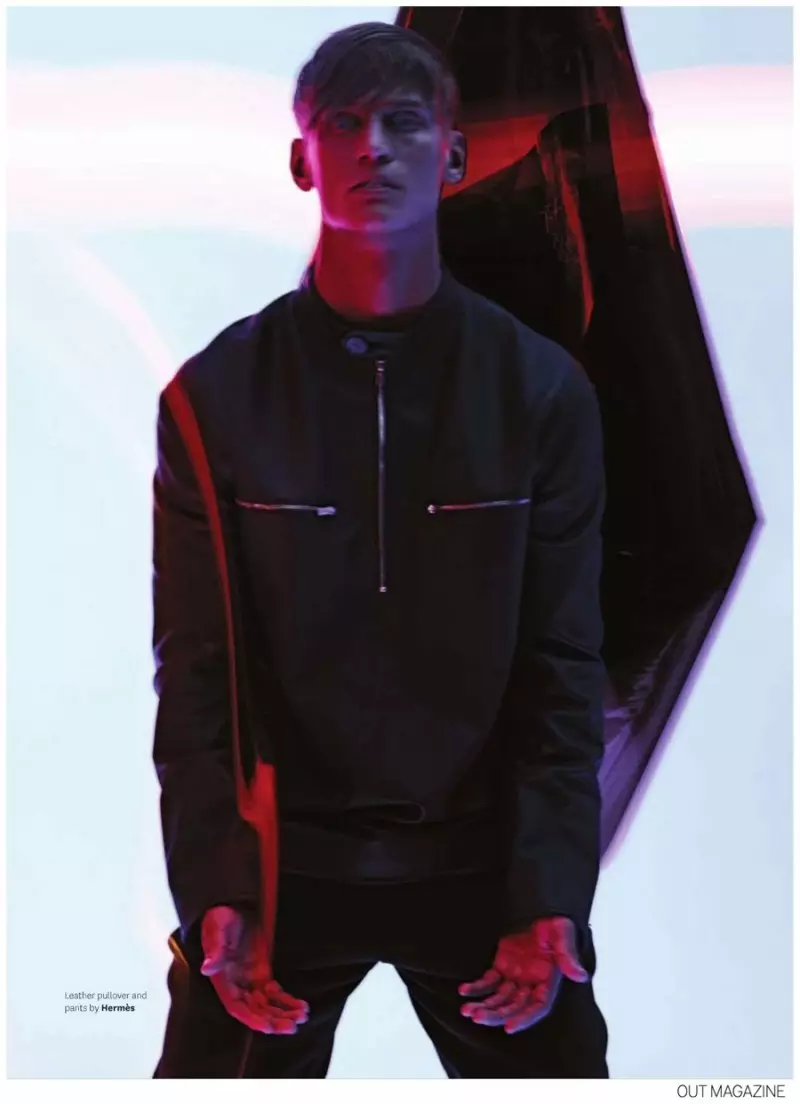 Model Swedia Alexander Johansson entuk editorial fashion ing majalah Out edisi September 2014. Difoto dening Tetsu Kubota kanggo tampilan inspirasi ing fashion musim gugur futuristik, Alexander ditata dening Grant Woolhead. Saka wangun kothak sporty Calvin Klein Koleksi menyang shimmer Autumn saka Jil Sander, Alexander ora kangelan ngadeg metu saka wong akeh.